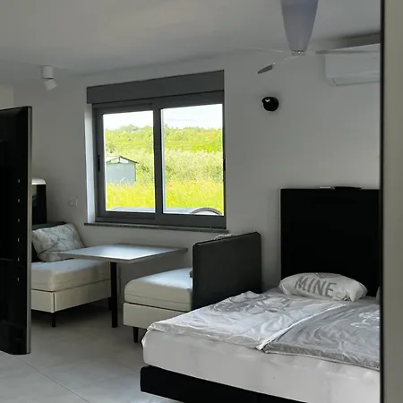 Enroom Zambratija  Room photo