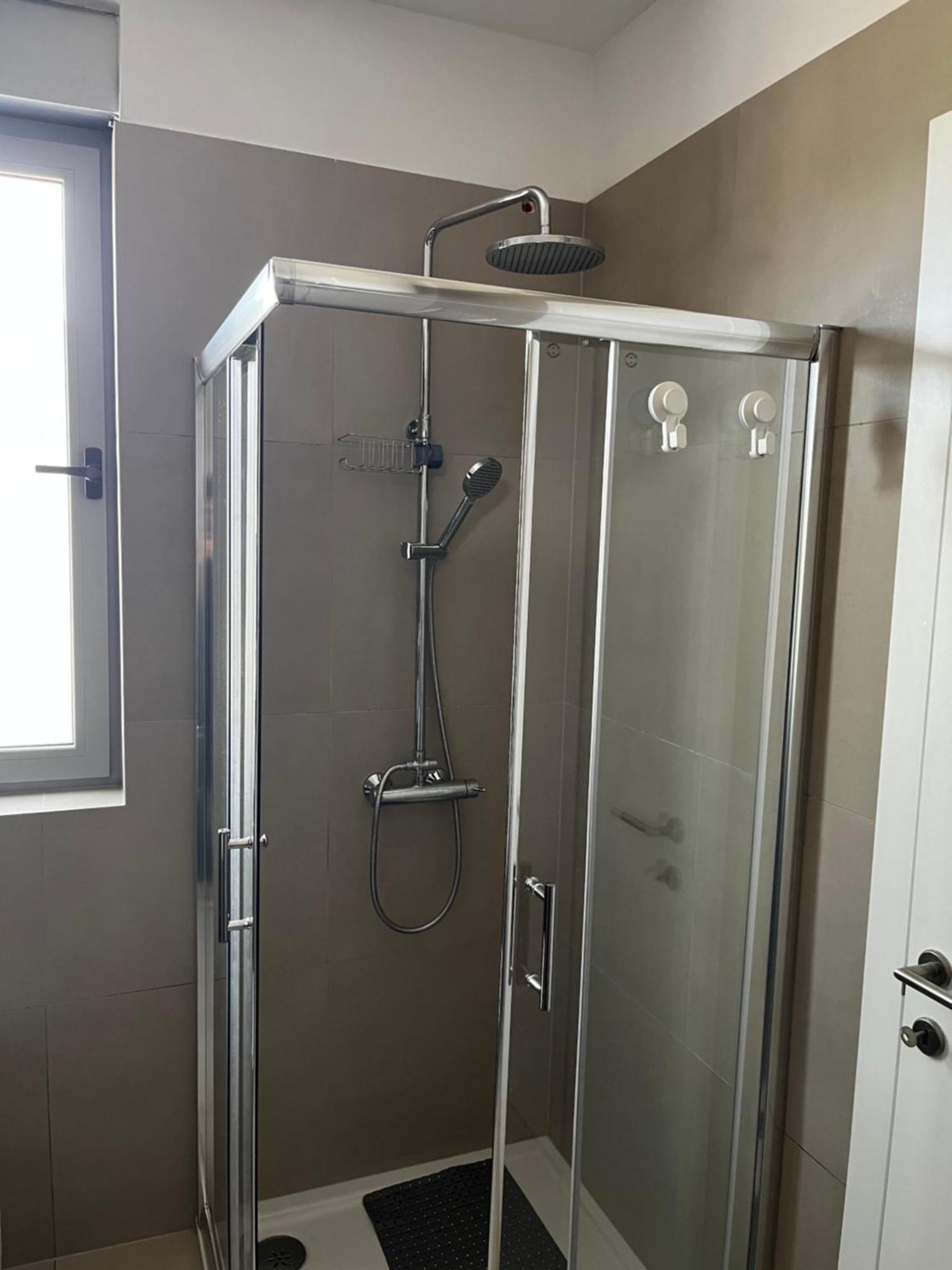Apartma Enroom *